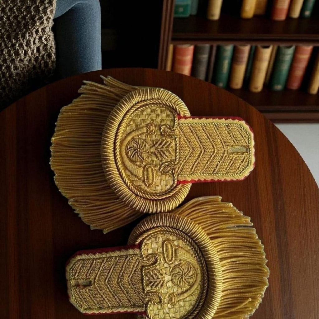 Napoleonic General Officer Epaulette: 18th Century Gold Fringe